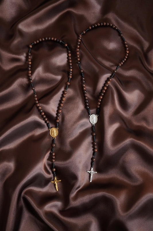 Rosenkranz geknüpft